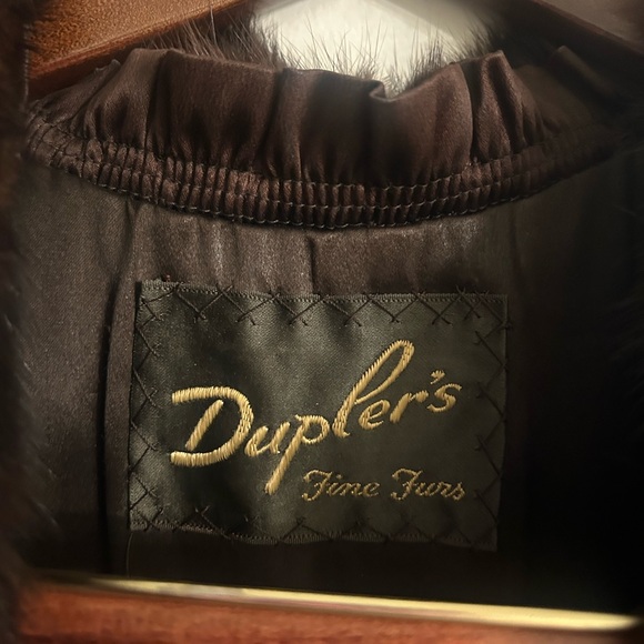 Luxurious Brown Vintage Fur Coat - Picture 3 of 6